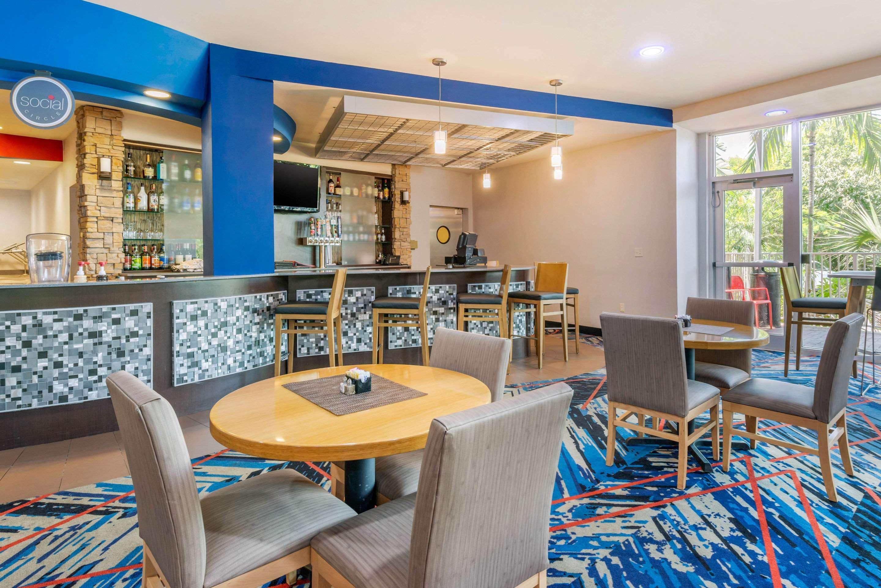 แคมเบรีย โฮเทล ฟอร์ตลอเดอร์เดล, แอร์พอร์ต เซาท์ แอนด์ ครูซ พอร์ต Hotel ดาเนียบีช ภายนอก รูปภาพ